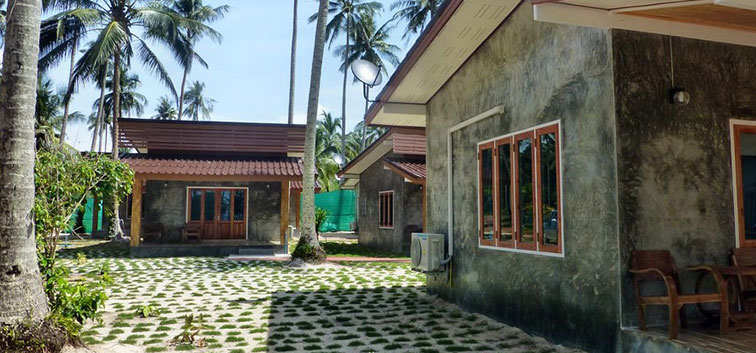 Coconut Garden Family bungalows stand next to the Coconut Garden Deluxe bungalows