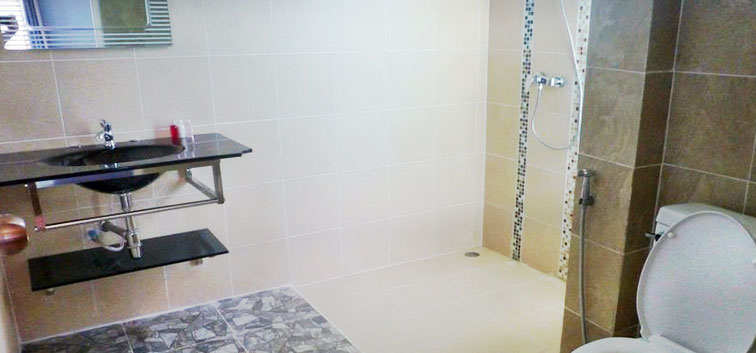 Coconut Garden Family bungalows large bathrooms